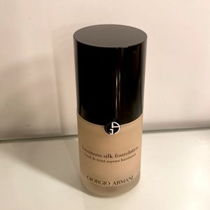 Giorgio Armani Luminous Silk Foundation in Shade 4